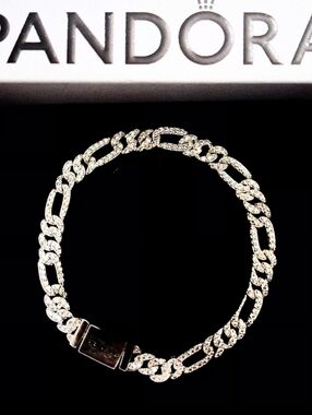 OVAL PANDORA CUBAN CHAIN BRACELET. SIZE 18. 7.1 8NCHES LONG.